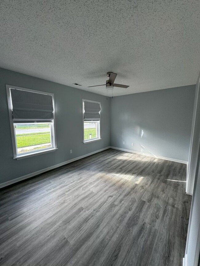 Building Photo - Move-In Ready Corner Lot Gem with Modern U...