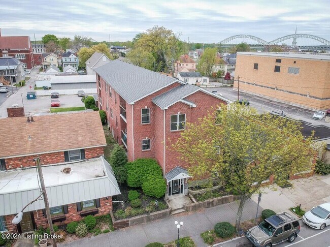 Building Photo - 608 E Spring St