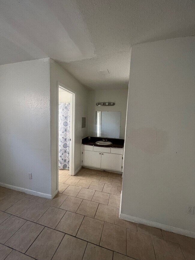 Building Photo - 12211 Wood Spring Ln