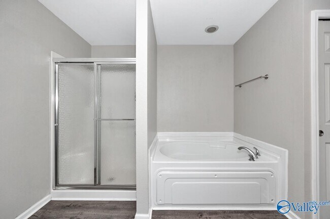 Building Photo - 3571 Avalon Lake Dr SW