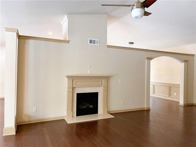 Building Photo - 1821 Bridle Rd