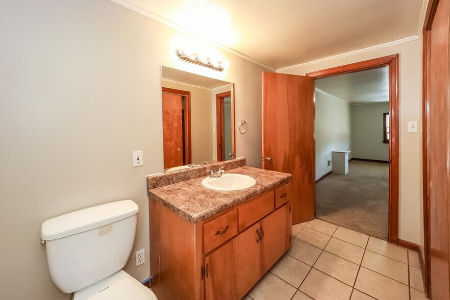 Building Photo - 5299 Sharon St