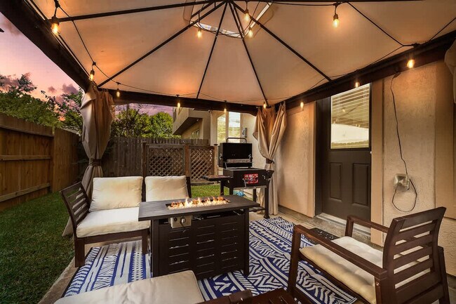 Building Photo - 10605 Enclave Springs Ct