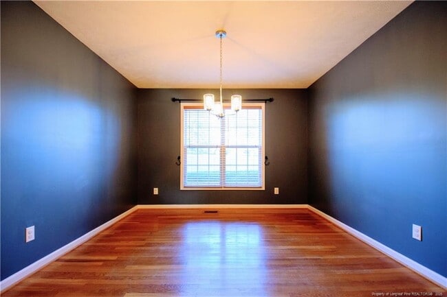 Building Photo - 42 Mayflower Ct