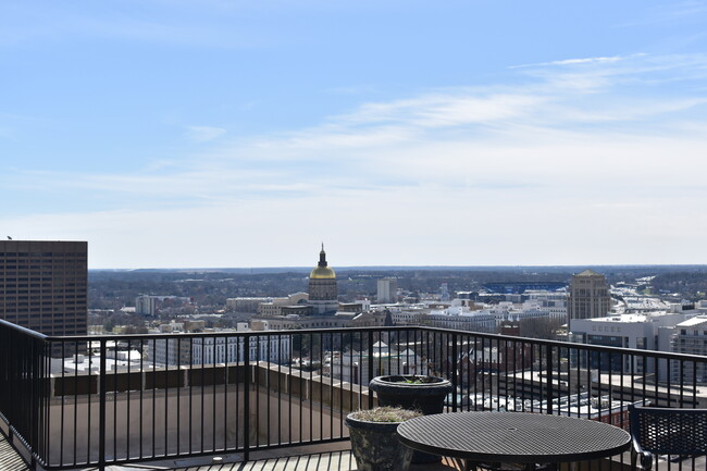 Breathtaking view on the rooftop terrace - 32 Peachtree St NW