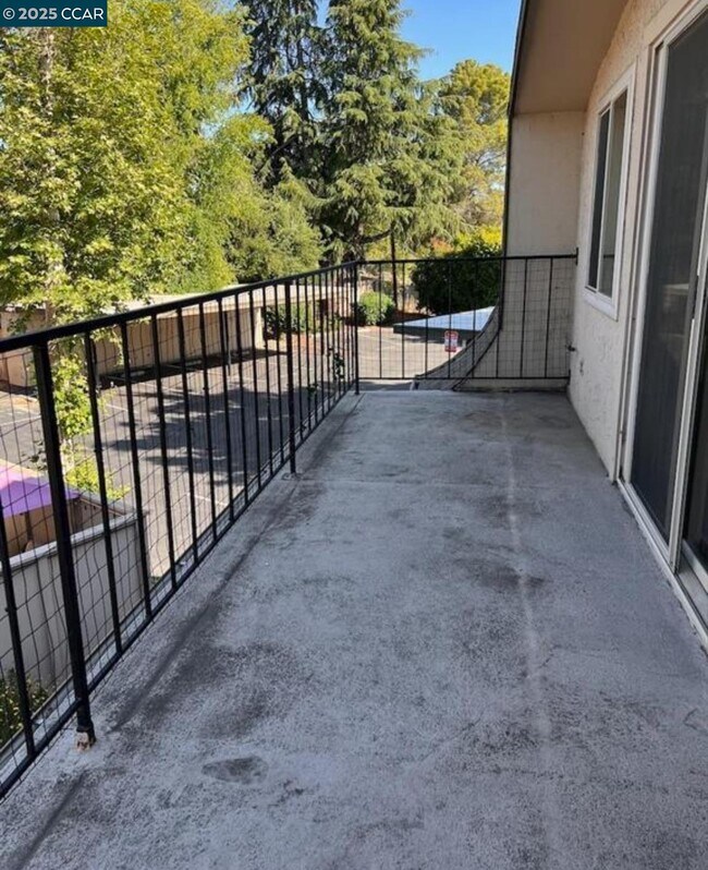 Building Photo - 1093 Mohr Ln