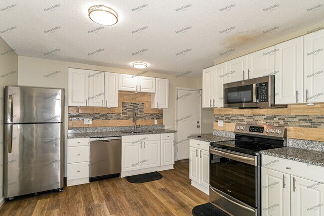 Building Photo - 12693 Meadowdale Dr
