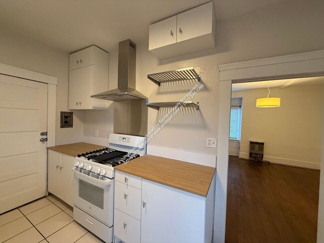 Building Photo - 1806 Filbert St