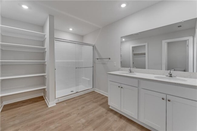 Building Photo - 4695 W Aurora St