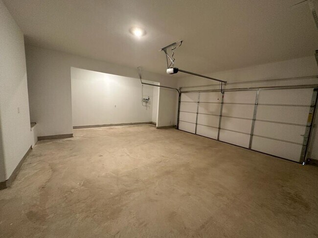 Building Photo - 220 Otter Rd