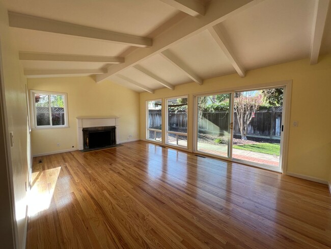 Building Photo - WILLOW GLEN - Beautiful home with updated ...