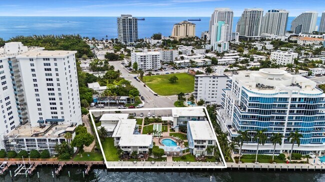 Building Photo - 741 Bayshore Dr