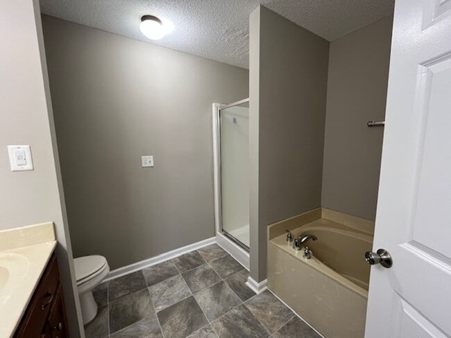 Building Photo - Renovated 3 Bedroom 2 Bath Home with 2 Car...