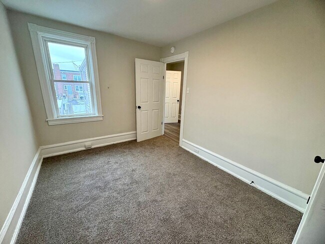 Building Photo - 320 S Ann St