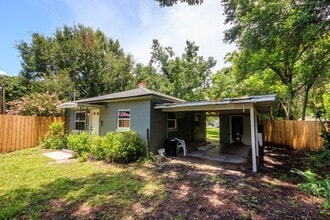 Building Photo - Updated Single Family Guest House!