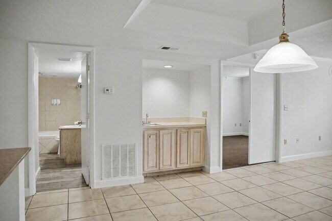Building Photo - 2791 N Poinciana Blvd