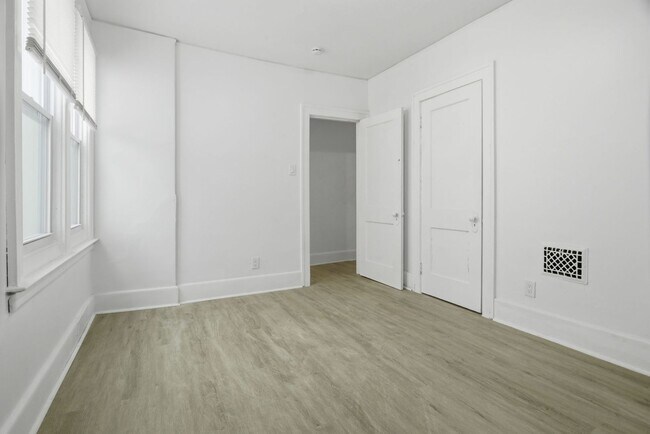 Building Photo - $1200/month bungalow