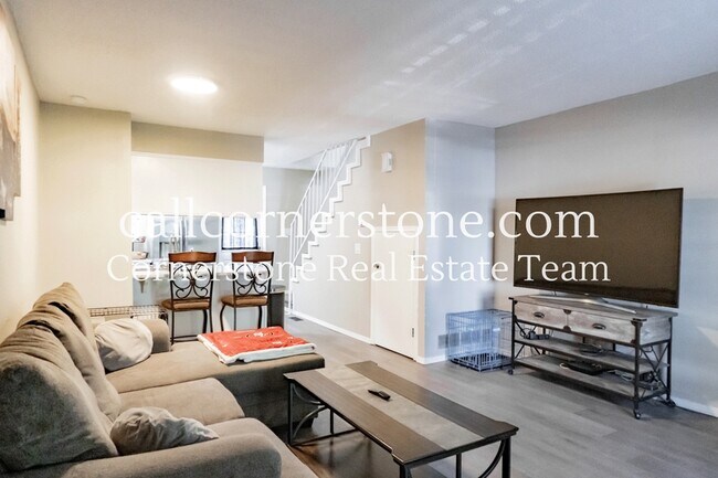 Building Photo - 3618 Queen Anne Way