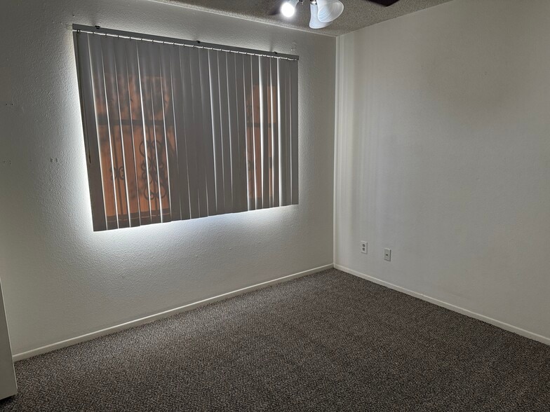 Building Photo - 2105 E Colgate Dr