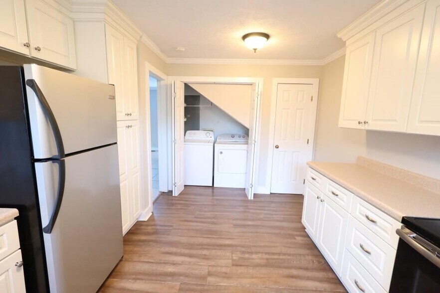 Building Photo - 1985 Briarcliff Rd