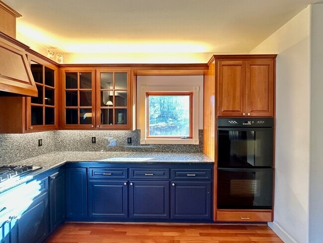 Building Photo - 10978 Squirrel Creek Rd