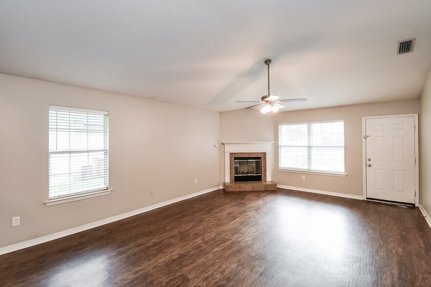 Building Photo - 2530 Fox Hill Ln