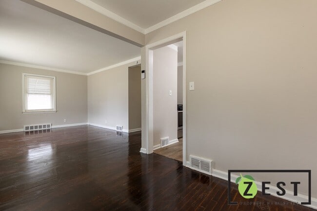 Building Photo - BEAUTIFUL 3 BEDROOM 1 BATH