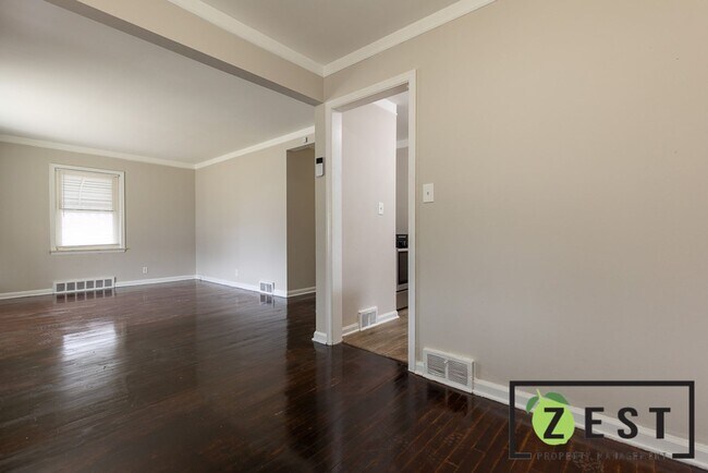 Building Photo - BEAUTIFUL 3 BEDROOM 1 BATH LOCATED IN HAPER WOODS MI 48225