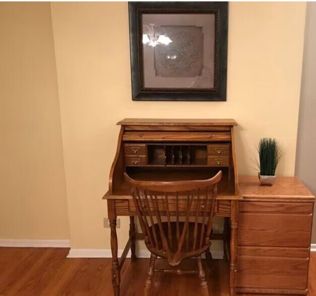 Office Corner - 553 W Park Ave