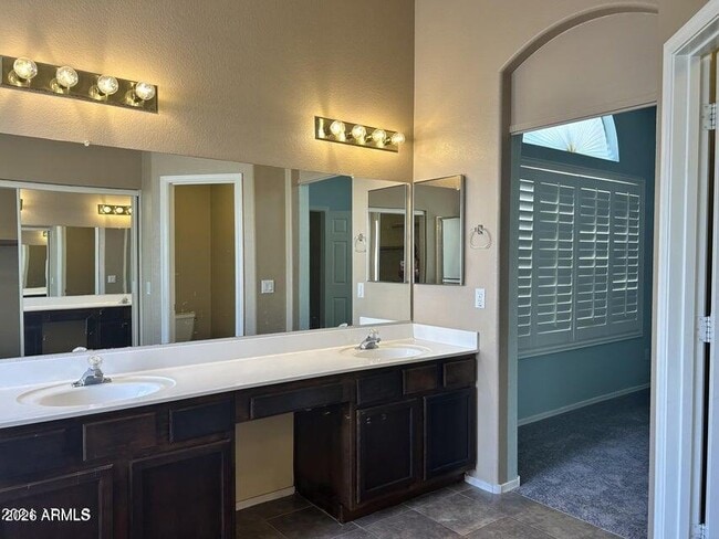 Building Photo - 5368 W Topeka Dr