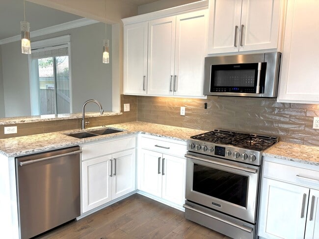 Building Photo - St. Johns Modern Build with Fenced Backyar...