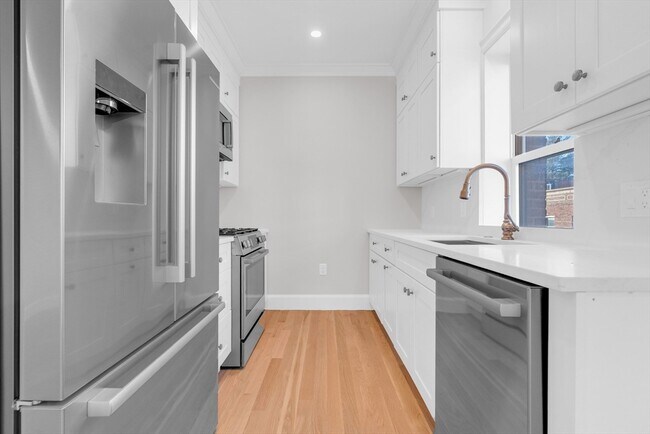 Building Photo - 1396 Beacon St