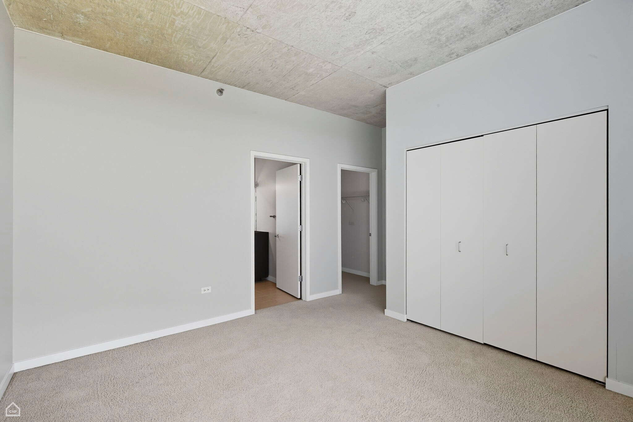 Primary bedroom - 700 N Larrabee St