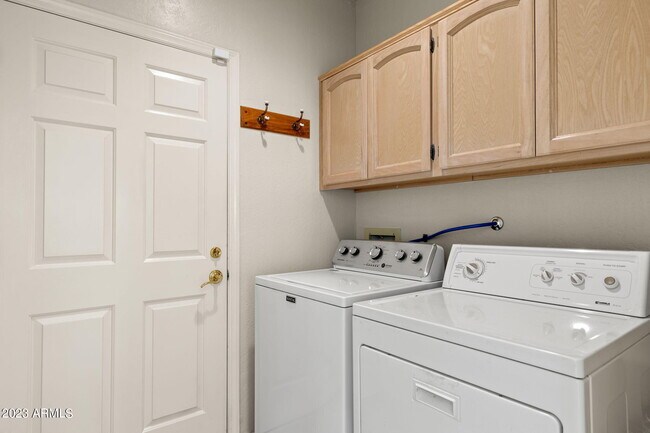 Building Photo - 10165 E Bella Vista Dr