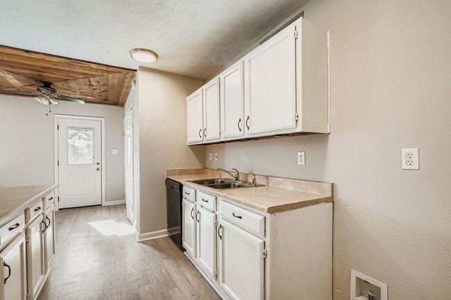 Building Photo - 226 Tara Plantation Dr