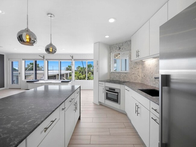 Building Photo - 5084 Atlantic View