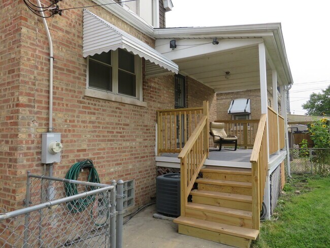 Building Photo - 6957 W Fletcher St