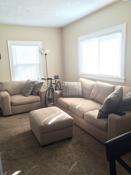 Building Photo - 821 Diamond Ave NE