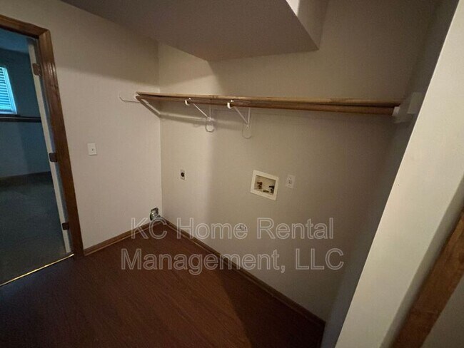 Building Photo - 501 Regina Ct