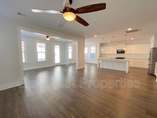 Building Photo - 225 Scholar Way