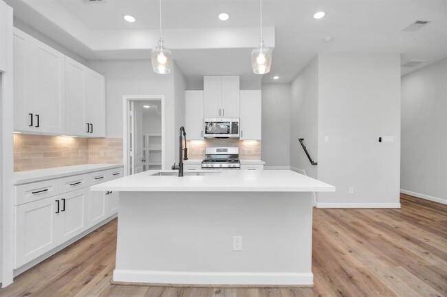 Building Photo - 2355 Hoskins Dr