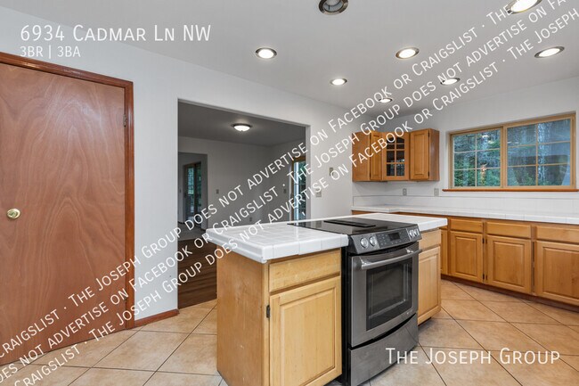 Building Photo - 6934 Cadmar Ln NW