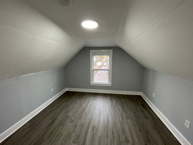 Building Photo - SECTION 8 & EDEN ACCEPTED!! Newly Renovate...