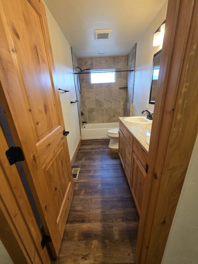 Building Photo - 189 Redstone Dr