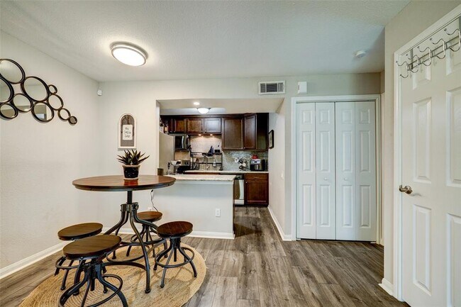 Building Photo - 1860 White Oak Dr