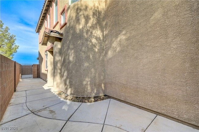 Building Photo - 9260 Pembrook Falls Ave