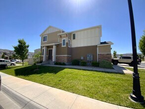 Building Photo - BEAUTIFUL!!! Herriman Townhome is a must see!!!