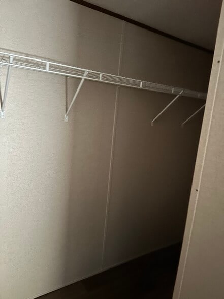 Building Photo - 380 Pine Tree Loop