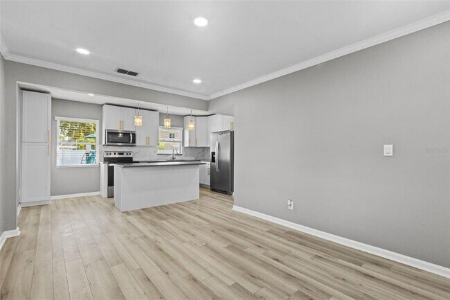 Building Photo - 2302 S Thixton Ct