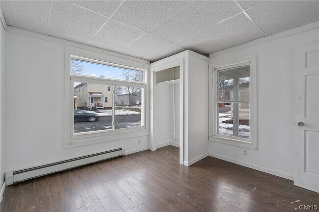 Building Photo - 262 W 4th St S